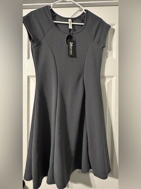 24seven Comfort Apparel Women's Scoop Neck A-Line Gray Dress with Keyhole Detail